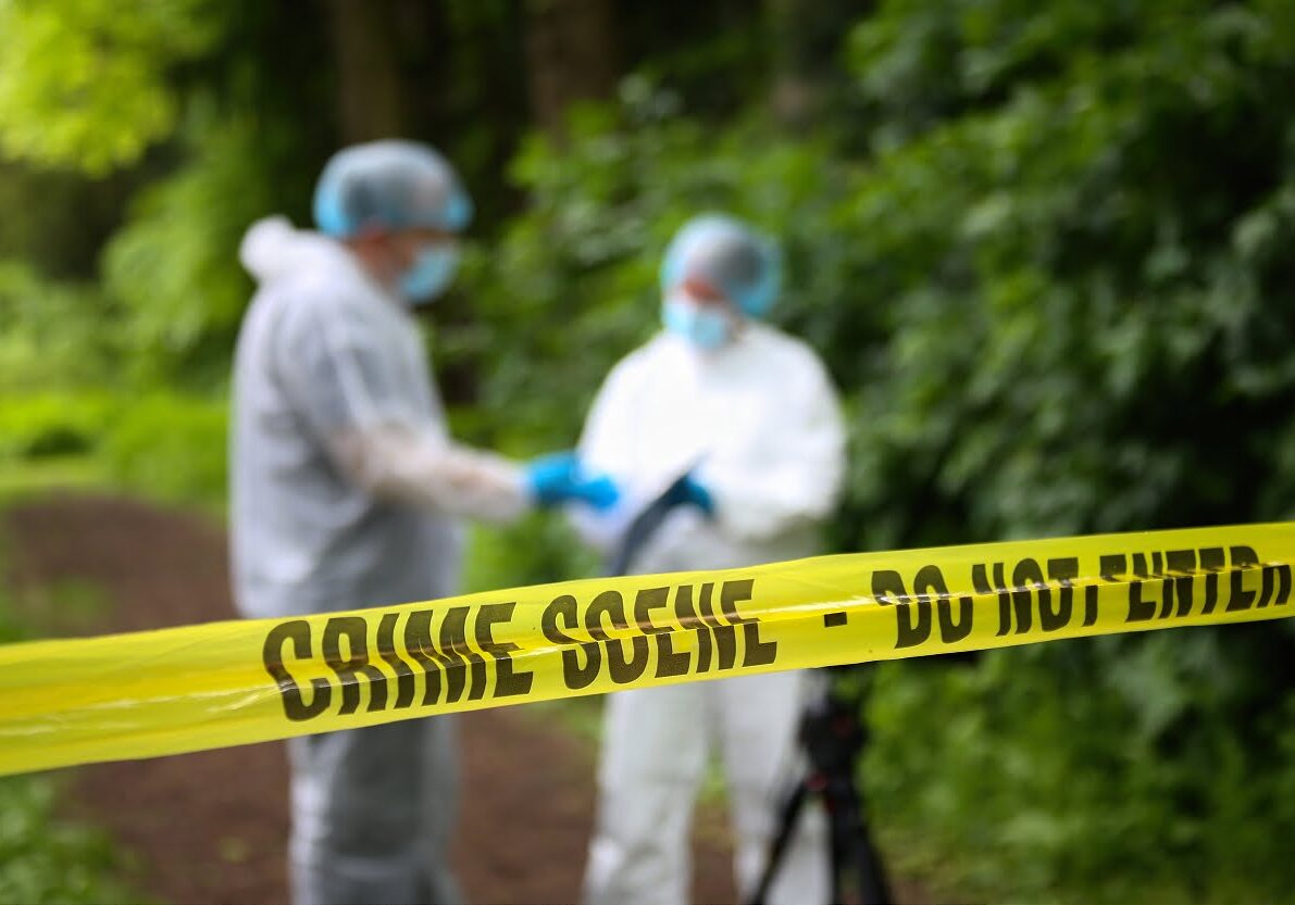 Crime Scene Manager working with a CSI at an outside scene